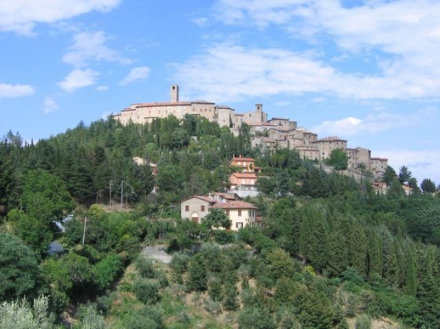 Monte Santa Maria Tiberina on top of the hill