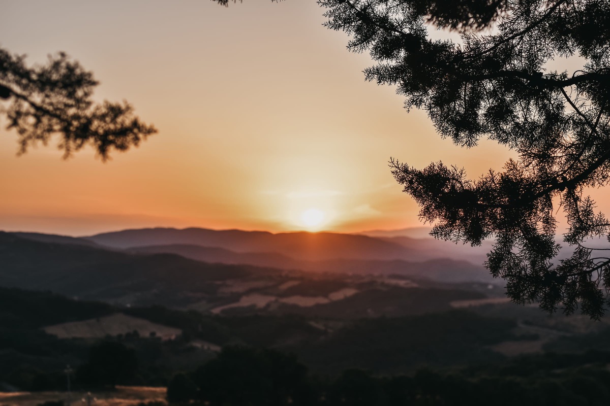 Zwembad bij zonsondergang op Camping Luna del Monte