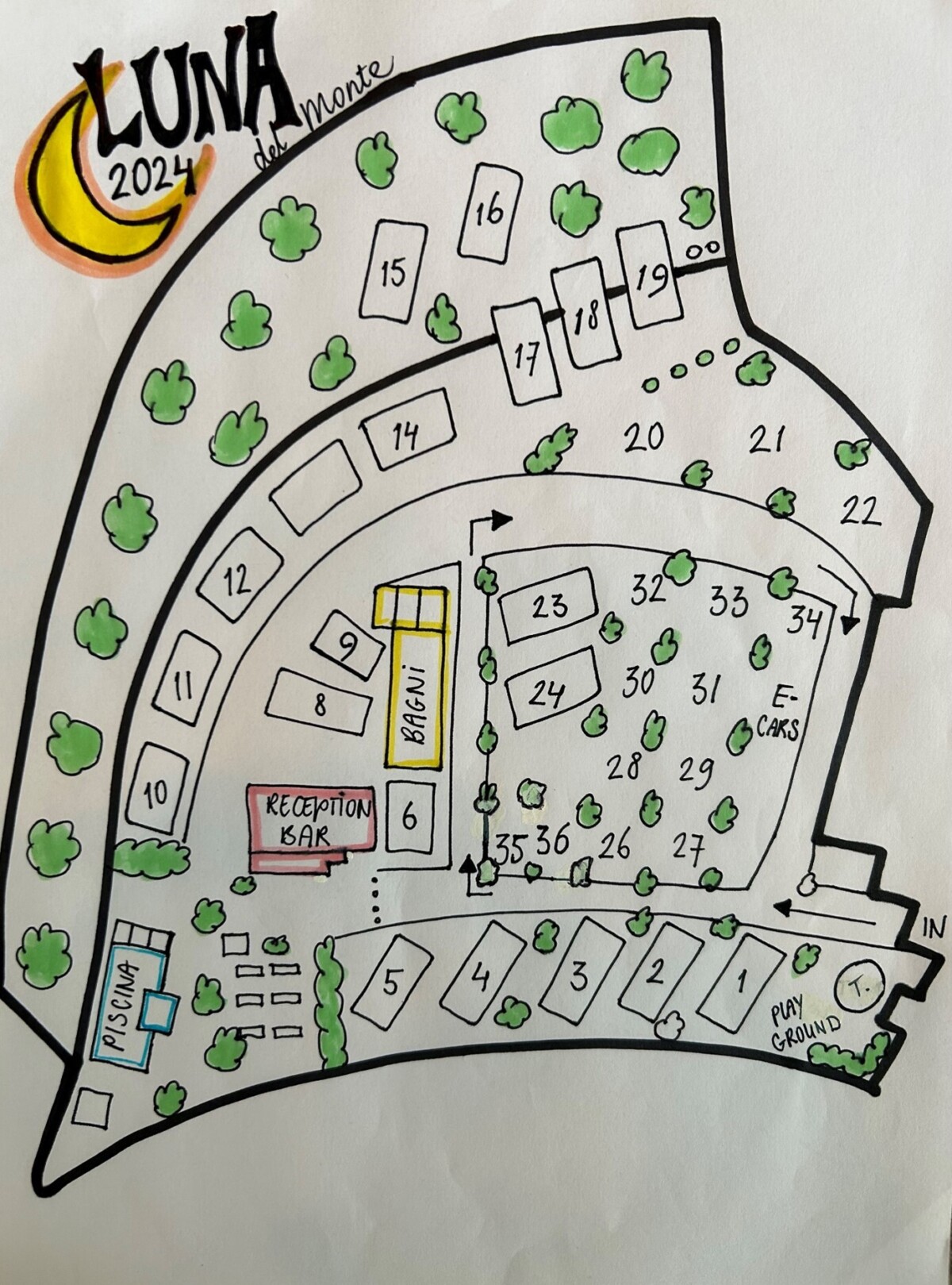 Plattegrond van Camping Luna del Monte met genummerde kampeerplaatsen en faciliteiten