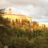 Uitzicht op Monte Santa Maria Tiberina bij zonsondergang